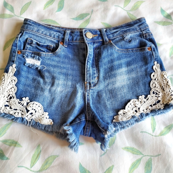 High Waisted Denim Cut-Off Shorts Aeropostale Distressed with Lace Size 4 - Picture 3 of 9